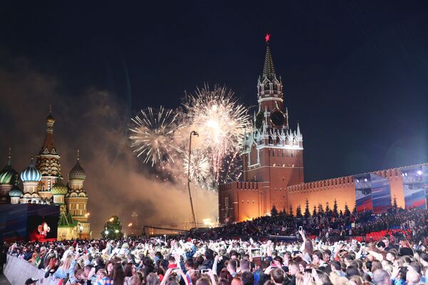Салют по случаю празднования Дня России на Красной площади - Sputnik Абхазия