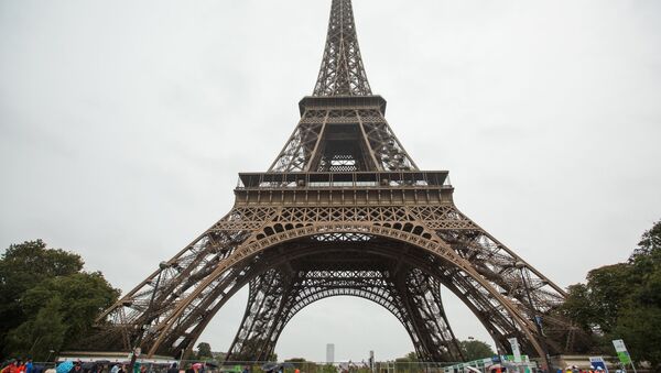 Эйфелева башня в Париже - Sputnik Абхазия