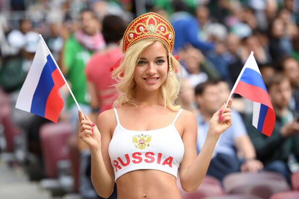 Болельщица сборной России перед матчем группового этапа чемпионата мира по футболу между сборными России и Саудовской Аравии - Sputnik Абхазия