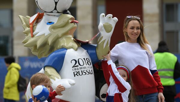 Жители и гости Санкт-Петербурга на открытии Парка футбола ЧМ-2018 - Sputnik Абхазия