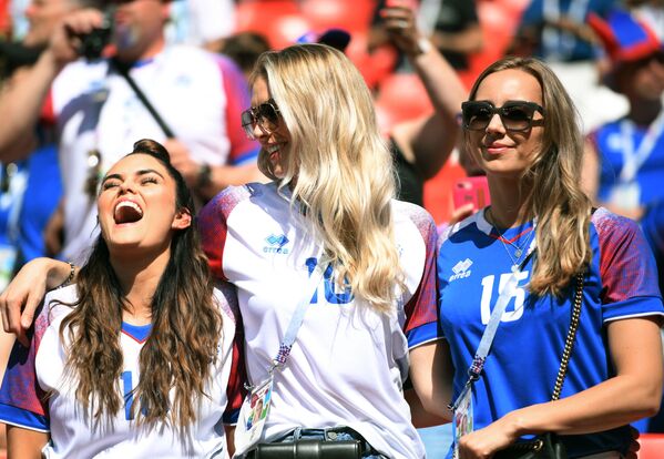 Болельщицы сборной Исландии во время матча группового этапа чемпионата мира по футболу FIFA-2018 между сборными Аргентины и Исландии - Sputnik Абхазия