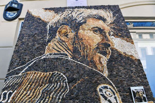 Мозаичный портрет нападающего сборной Аргентины Лионеля Месси на улице Баумана в Казани - Sputnik Абхазия