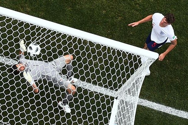 Вратарь Хайме Пенедо (Панама) пропускает гол в матче группового этапа чемпионата мира по футболу между сборными Англии и Панамы - Sputnik Абхазия
