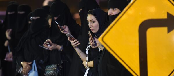 Саудовские женщины на тест-драйве картинга в Эр-Рияде Саудовские женщины на тест-драйве картинга в Эр-Рияде - Sputnik Абхазия