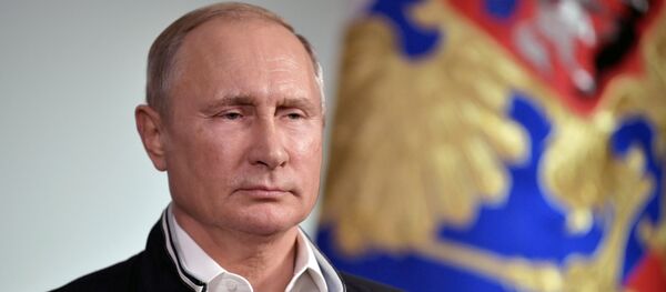 Обращение президента РФ В. Путина к выпускникам российских школ Обращение президента РФ В. Путина к выпускникам российских школ - Sputnik Абхазия