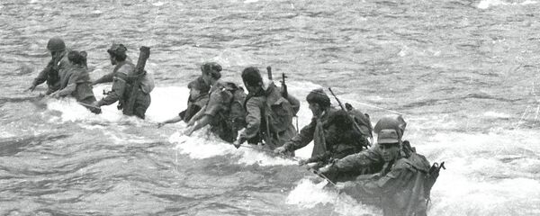 Форсирование реки Гумисты. Июль 1993 г. Форсирование реки Гумисты. Июль 1993 г. - Sputnik Абхазия