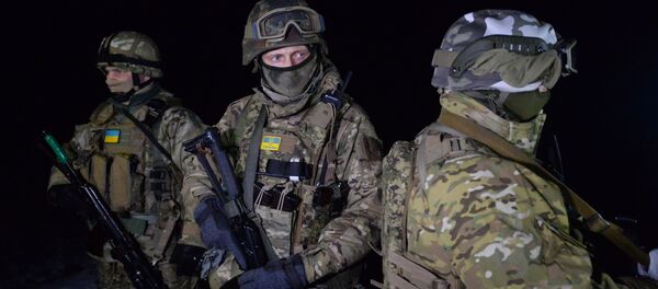 Военнослужащие Украины во время процедуры обмена пленными между ополченцами ДНР, ЛНР и украинскими силовикам Военнослужащие Украины во время процедуры обмена пленными между ополченцами ДНР, ЛНР и украинскими силовикам - Sputnik Абхазия