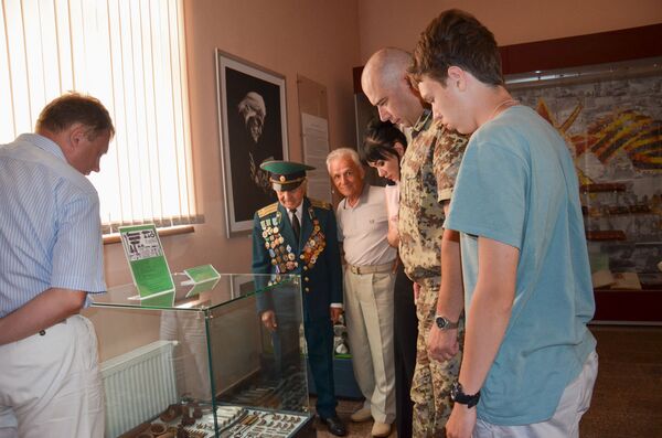 Встреча российских пограничников с семьёй Гузевых Встреча российских пограничников с семьёй Гузевых - Sputnik Абхазия