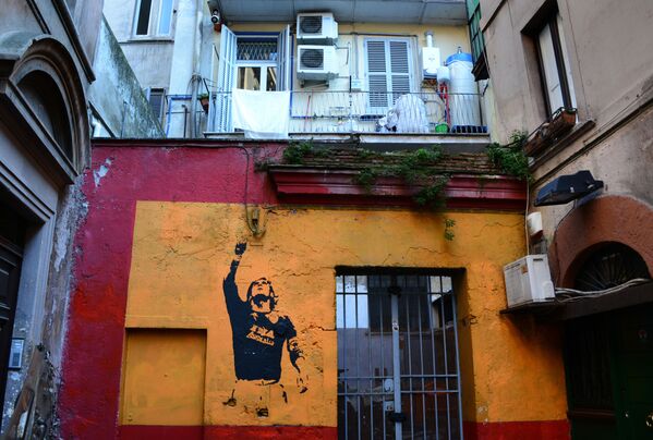 Граффити с изображением футболиста Франческо Тотти в Риме. - Sputnik Абхазия