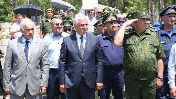 Рауль Хаджимба принял участие в памятных мероприятиях, посвященных 25-й годовщине Тамышского десанта - Sputnik Абхазия