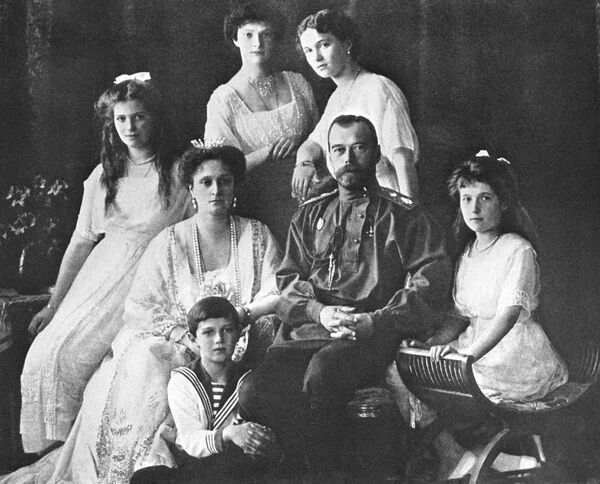Царь Николай II с семьей - Sputnik Абхазия