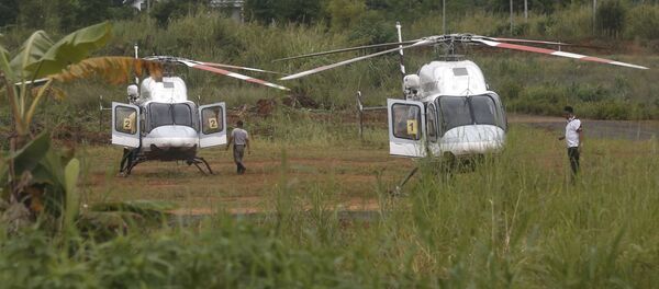 Вертолеты рядом с затопленной пещерой Тхам Луанг в Таиланде Вертолеты рядом с затопленной пещерой Тхам Луанг в Таиланде - Sputnik Абхазия