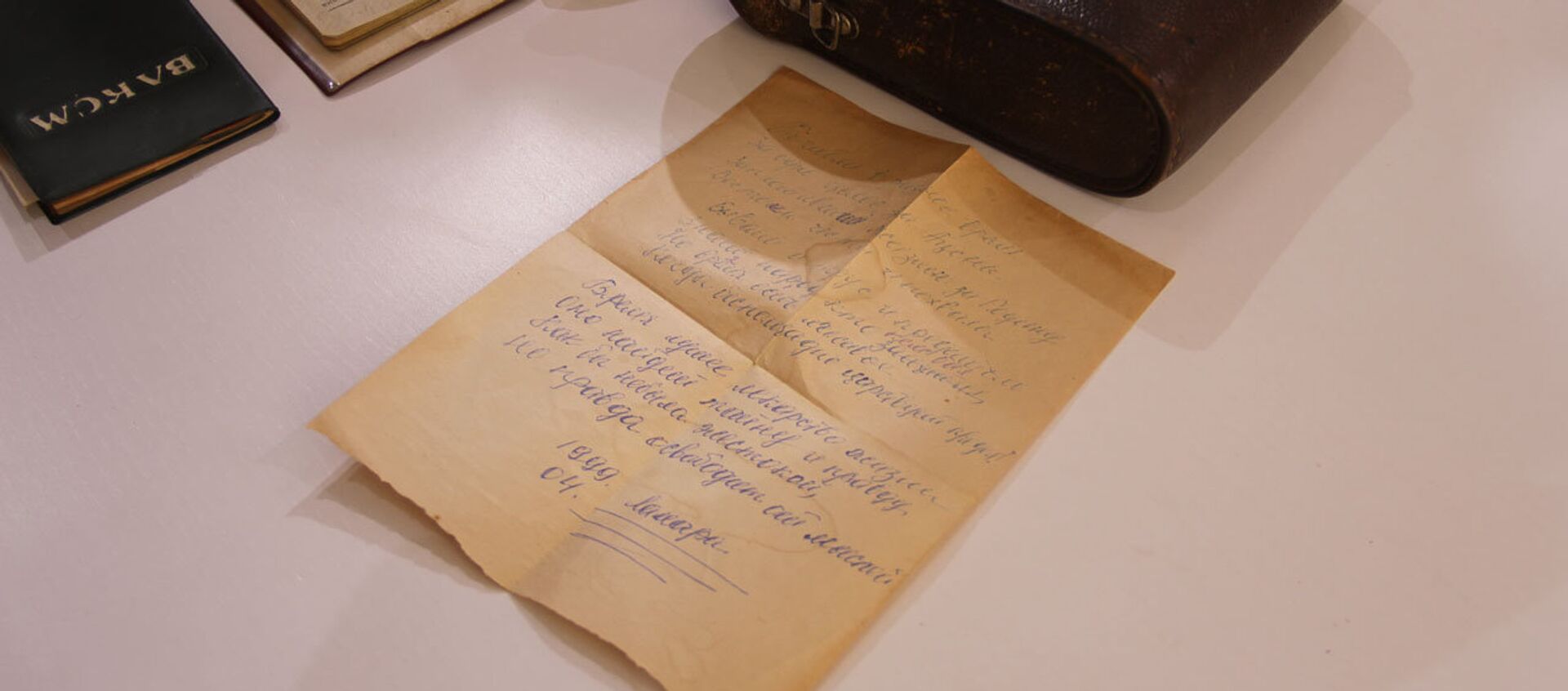Ламара Кучуберия передала документы и вещи сына в Государственный музей Боевой Славы - Sputnik Абхазия, 1920, 18.03.2021