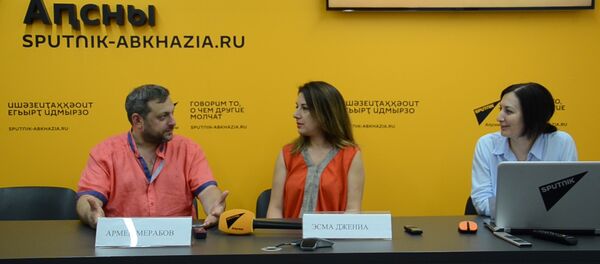 Пресс-конференция о выступлении Мерабовых на Сухум JazzFest - Sputnik Абхазия