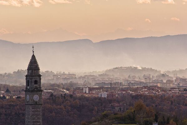 Вид на город Ивреа, Италия - Sputnik Абхазия