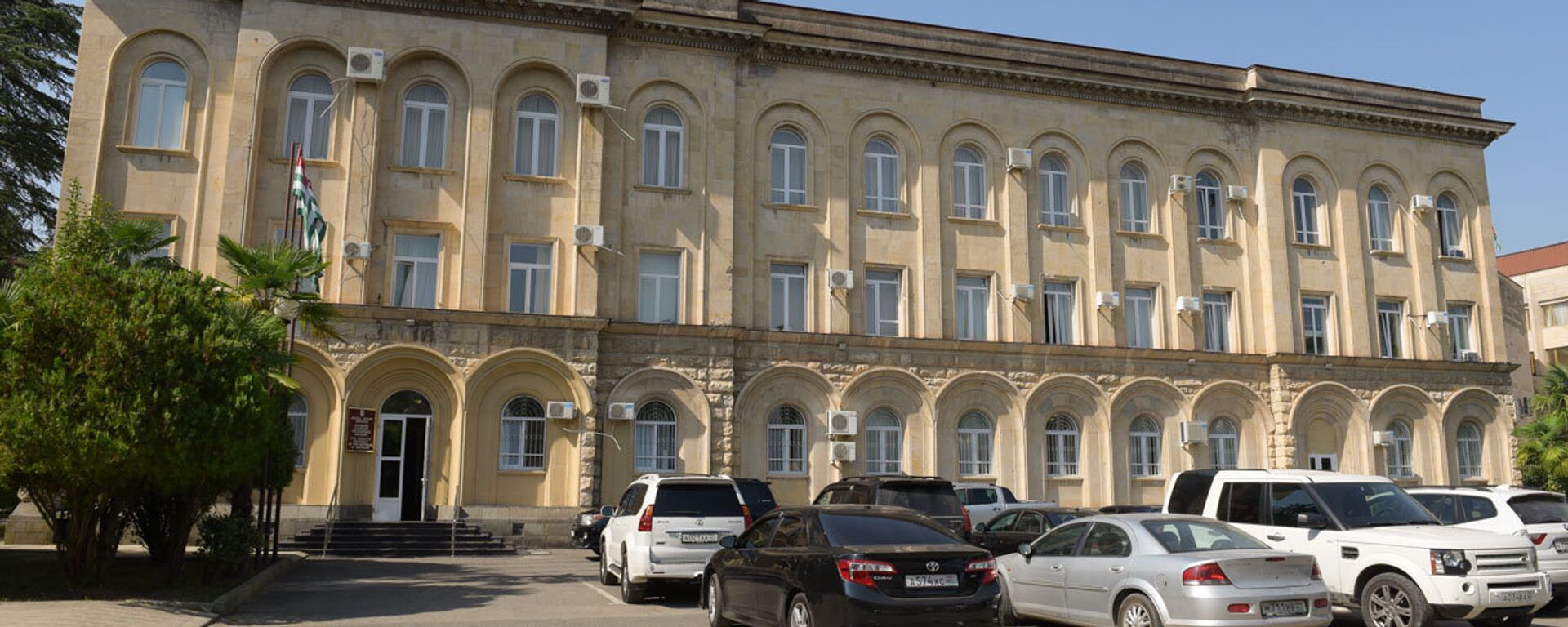 Здание парламента Абхазии - Sputnik Аҧсны, 1920, 27.04.2022