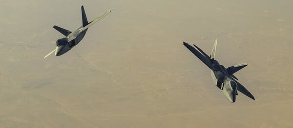 Американские истребители F-22 Raptor над территорией Сирии Американские истребители F-22 Raptor над территорией Сирии - Sputnik Абхазия