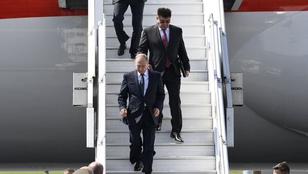 Президент России Владимир Путин в аэропорту в Хельсинки - Sputnik Абхазия