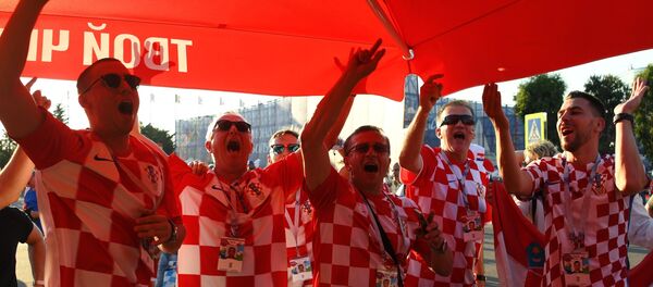 Болельщики перед матчем ЧМ-2018 по футболу между сборными России и Хорватии Болельщики перед матчем ЧМ-2018 по футболу между сборными России и Хорватии - Sputnik Абхазия