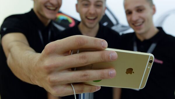 Старт продаж новых iPhone 6s и iPhone 6s Plus в Москве - Sputnik Абхазия