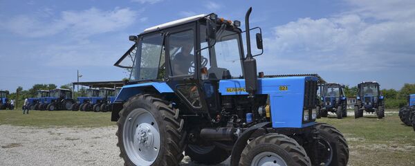 Передача Абхазии 190 единиц сельхозтехники и оборудования, 57 из которых тракторы от Министерства сельского хозяйства России состоялась в Гудауте в пятницу 20 июля. - Sputnik Абхазия