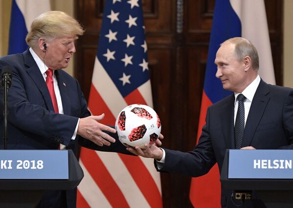 Президенты США и России Дональд Трамп и Владимир Путин в Хельсинки - Sputnik Абхазия