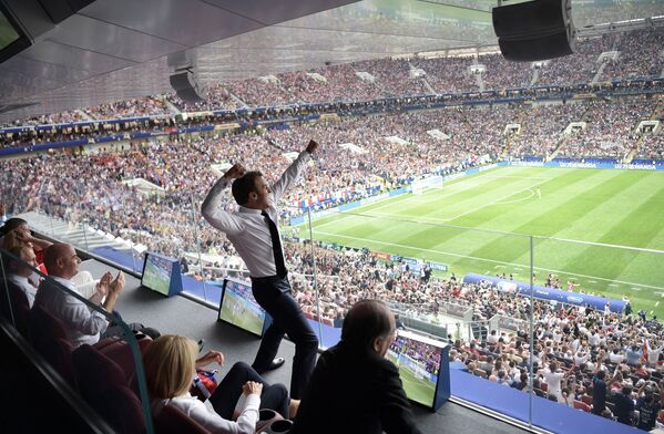 Президент Франции Эммануэль Макрон во время финального матча чемпионата мира по футболу 2018 между сборными командами Франции и Хорватии - Sputnik Абхазия