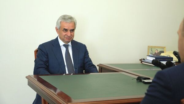 21 июля Президент Республики Абхазия Рауль Хаджимба встретился с Главой Республики Адыгея Муратом Кумпиловым - Sputnik Абхазия