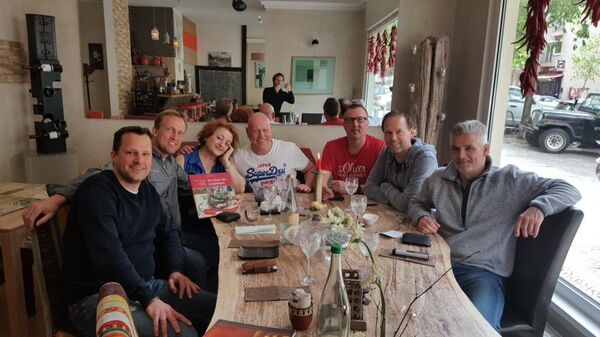 Виолетта Рудат с гостями Виолетта Рудат с гостями - Sputnik Абхазия