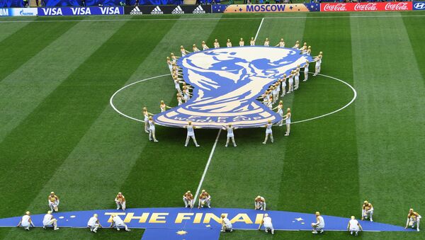 Эмблема чемпионата мира на церемонии закрытия ЧМ-2018 по футболу на стадионе Лужники в Москве - Sputnik Абхазия