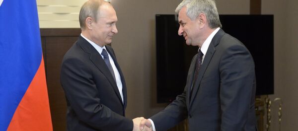 Президент РФ В.Путин провел встречу с президентом Абхазии Р.Хаджимбой Президент РФ В.Путин провел встречу с президентом Абхазии Р.Хаджимбой - Sputnik Абхазия