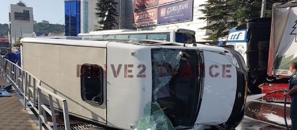 Массовое ДТП остановило движение на трассе Джубга-Сочи Массовое ДТП остановило движение на трассе Джубга-Сочи - Sputnik Абхазия