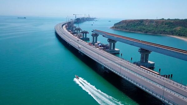 Первые рельсы уложены на Крымском мосту - Sputnik Абхазия