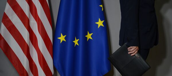 Флаги США и Европейского совета в Брюсселе. Флаги США и Европейского совета в Брюсселе. - Sputnik Абхазия