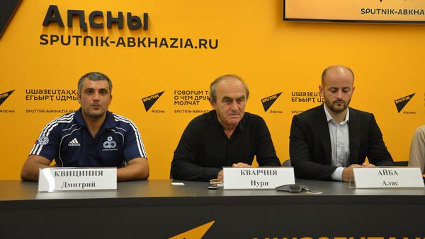 Пресс-конференция по поездке делегации из Абхазии в Карачаево-Черкесию в день флага - Sputnik Абхазия