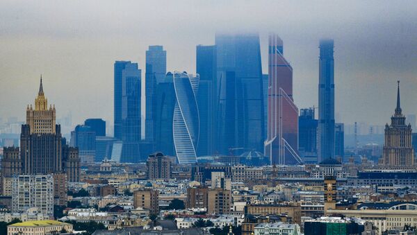 Небоскребы делового центра Москва-сити. Слева: высотное здание министерства иностранных дел РФ - Sputnik Абхазия