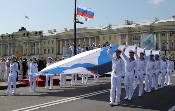 Президент РФ В. Путин посетил Главный военно-морской парад - Sputnik Абхазия