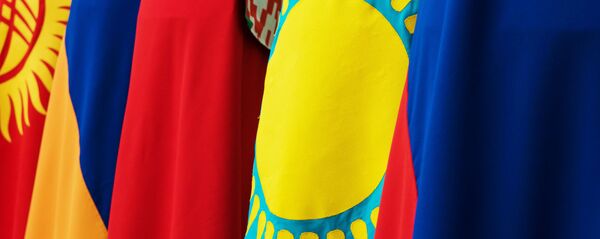 Флаги стран-участниц ЕАЭС, архивное фото Флаги стран-участниц ЕАЭС, архивное фото - Sputnik Абхазия