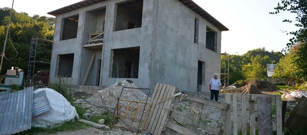 Восстановление домов в селе Приморское Восстановление домов в селе Приморское - Sputnik Абхазия