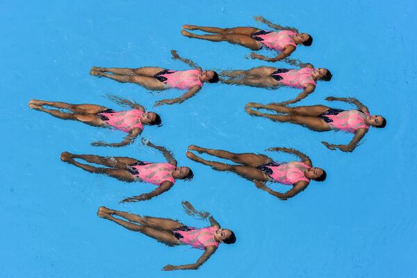 Колумбийская команда по синхронному плаванию на Играх Центральной Америки и Карибского бассейна в колумбийском городе Барранкилья - Sputnik Абхазия