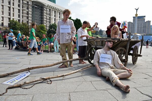 Участники социально-информационной акции противодействия торговле людьми в Киеве - Sputnik Абхазия