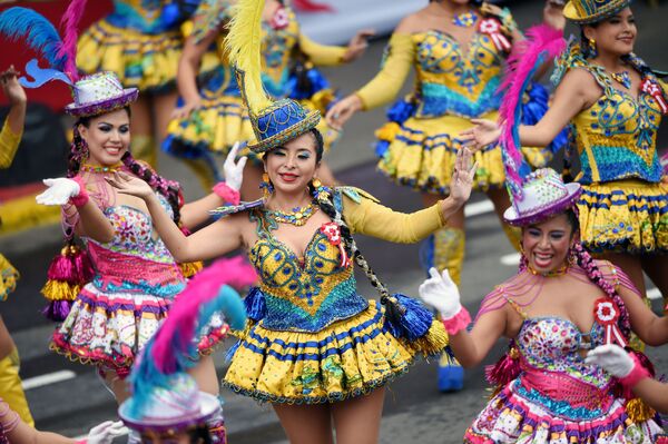Танцоры на параде в честь Дня независимости в Лиме, Перу - Sputnik Абхазия