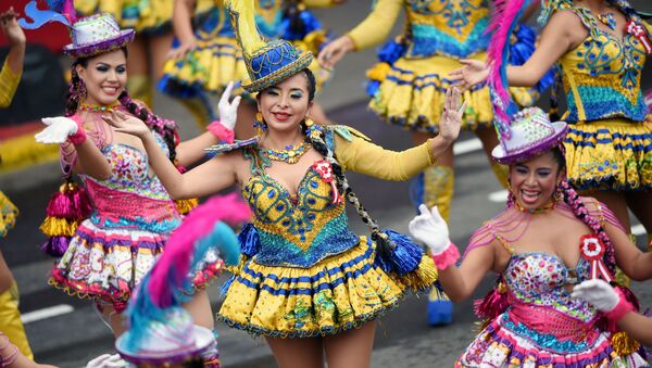 Танцоры на параде в честь Дня независимости в Лиме, Перу - Sputnik Абхазия