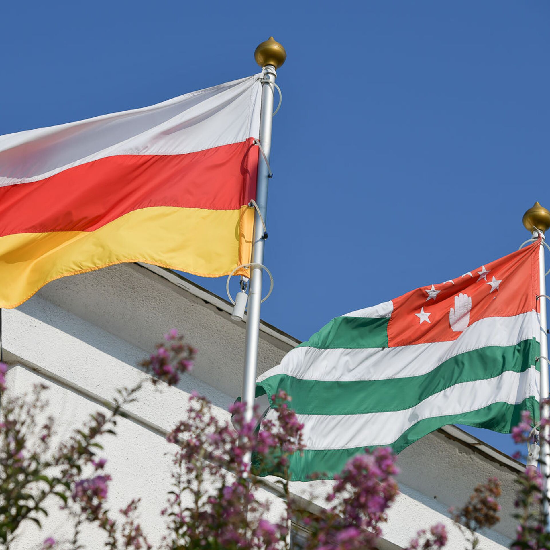 Абхазия и южная осетия независимость. День независимости Абхазии. Флаг Осетии. Флаг Абхазии. Абхазия и Южная Осетия.