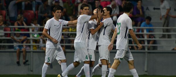 Товарищеский матч между молодежной сборной Абхазии по футболу и студенческой сборной Нигерии на сухумском стадионе Динамо Товарищеский матч между молодежной сборной Абхазии по футболу и студенческой сборной Нигерии на сухумском стадионе Динамо - Sputnik Абхазия