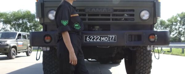 Кто тут слабый пол: девушки показали мастерство управления КамАЗом и УАЗом - Sputnik Абхазия