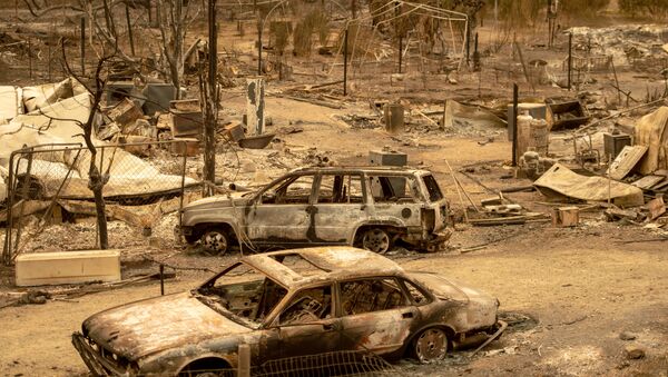 Сгоревшие автомобили после пожара в Калифорнии, США - Sputnik Абхазия