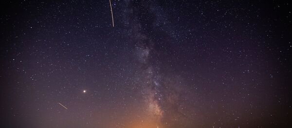 Метеорный поток Персеиды Метеорный поток Персеиды - Sputnik Абхазия