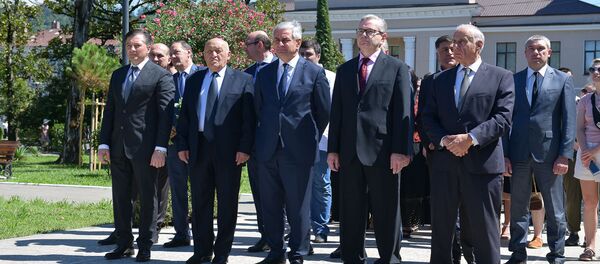 Возложение цветов в Парке славы - Sputnik Абхазия