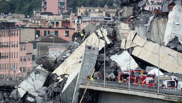Спасатели на месте крушения моста в Италии - Sputnik Абхазия